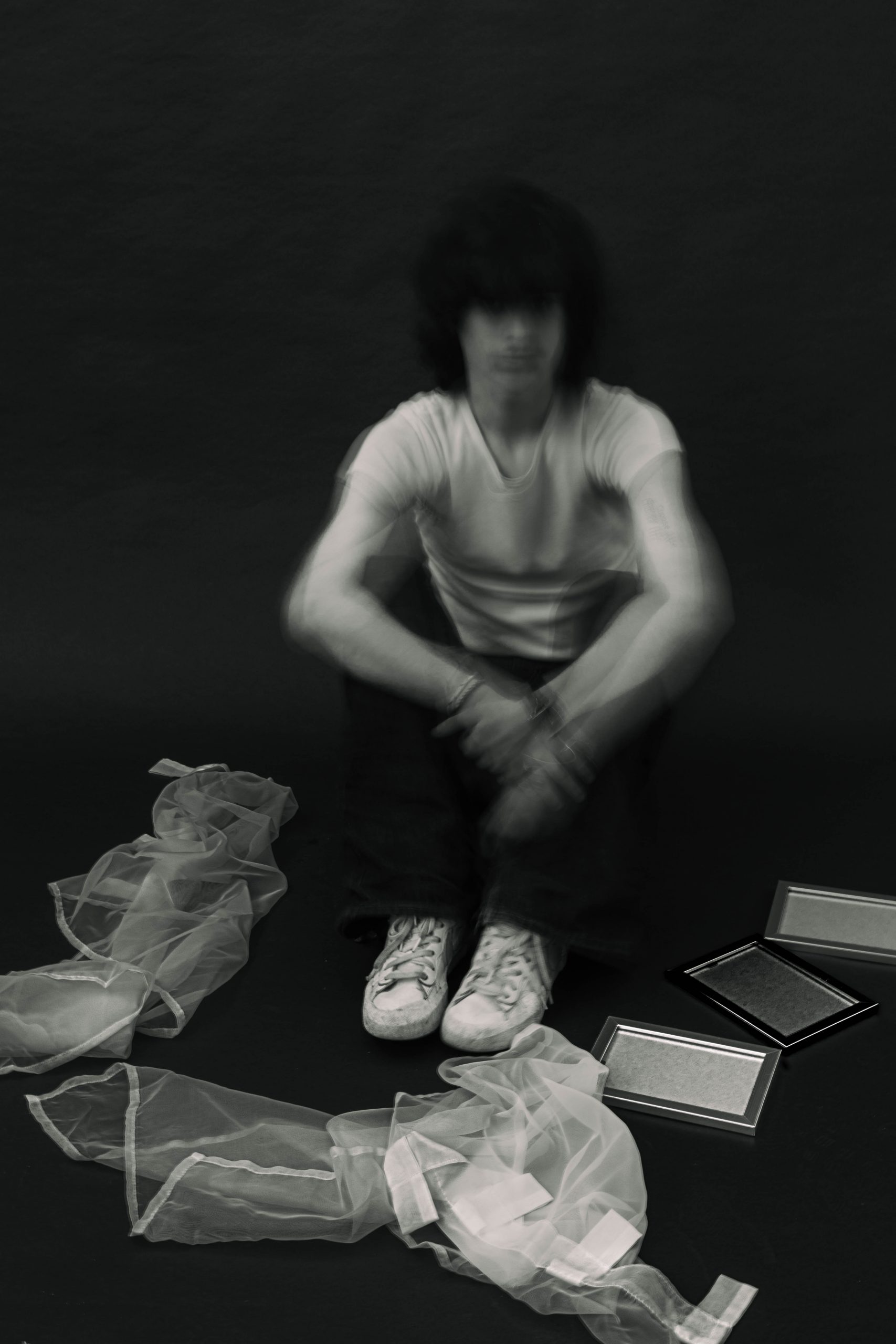 Un portrait exprimant l'absence de parenté